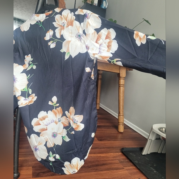 Shein flower shirt - Picture 3 of 8